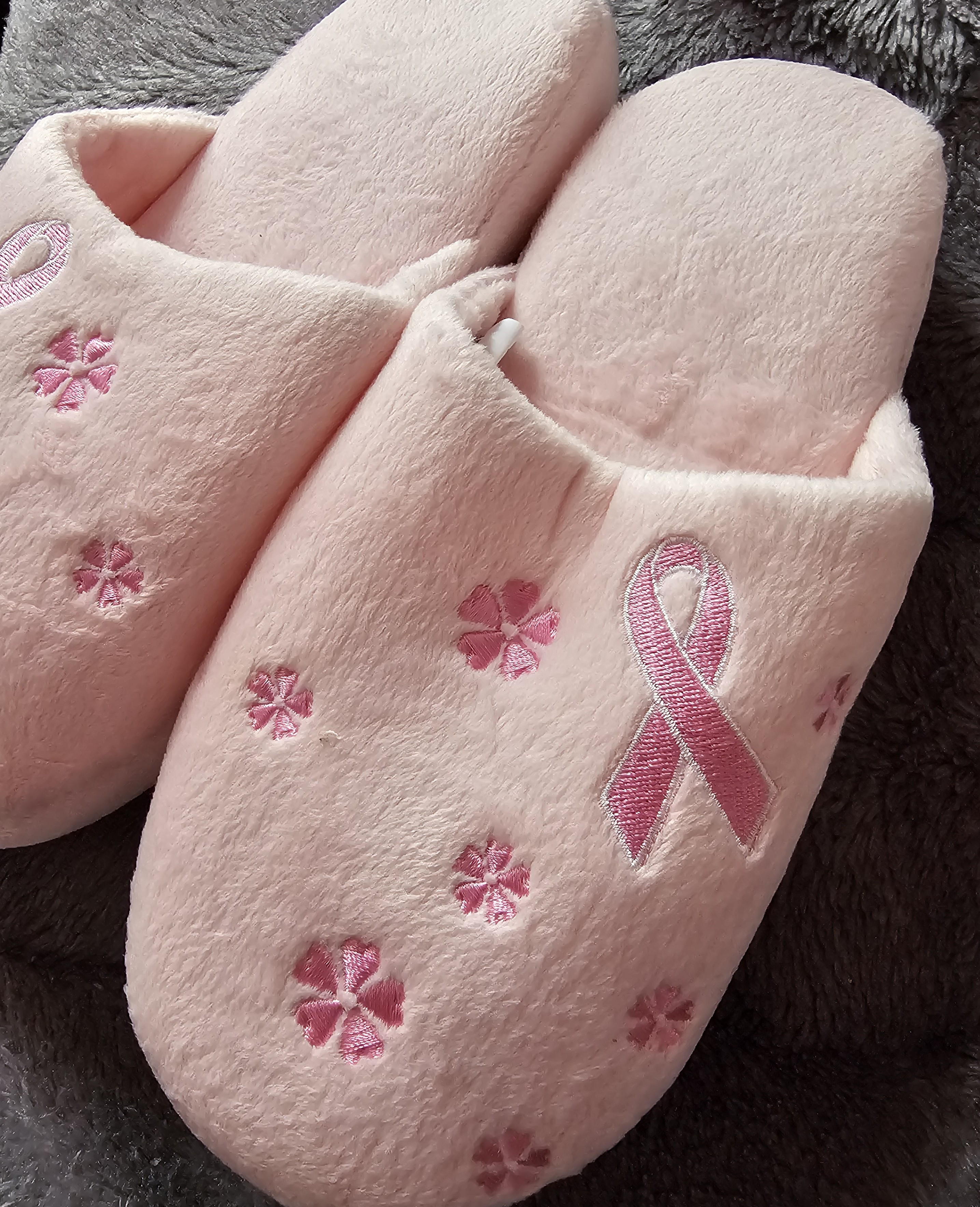 Pink Ribbon Toasties® Mule slipper by totes®